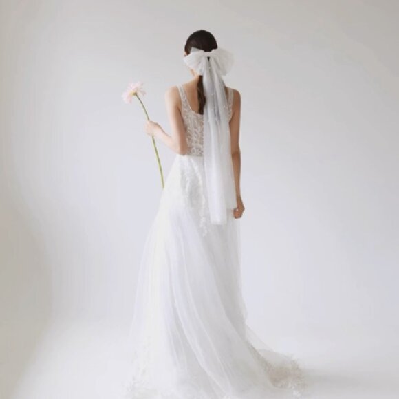 Fingertip Wedding Veil with Bowknot - Picture 2 of 4